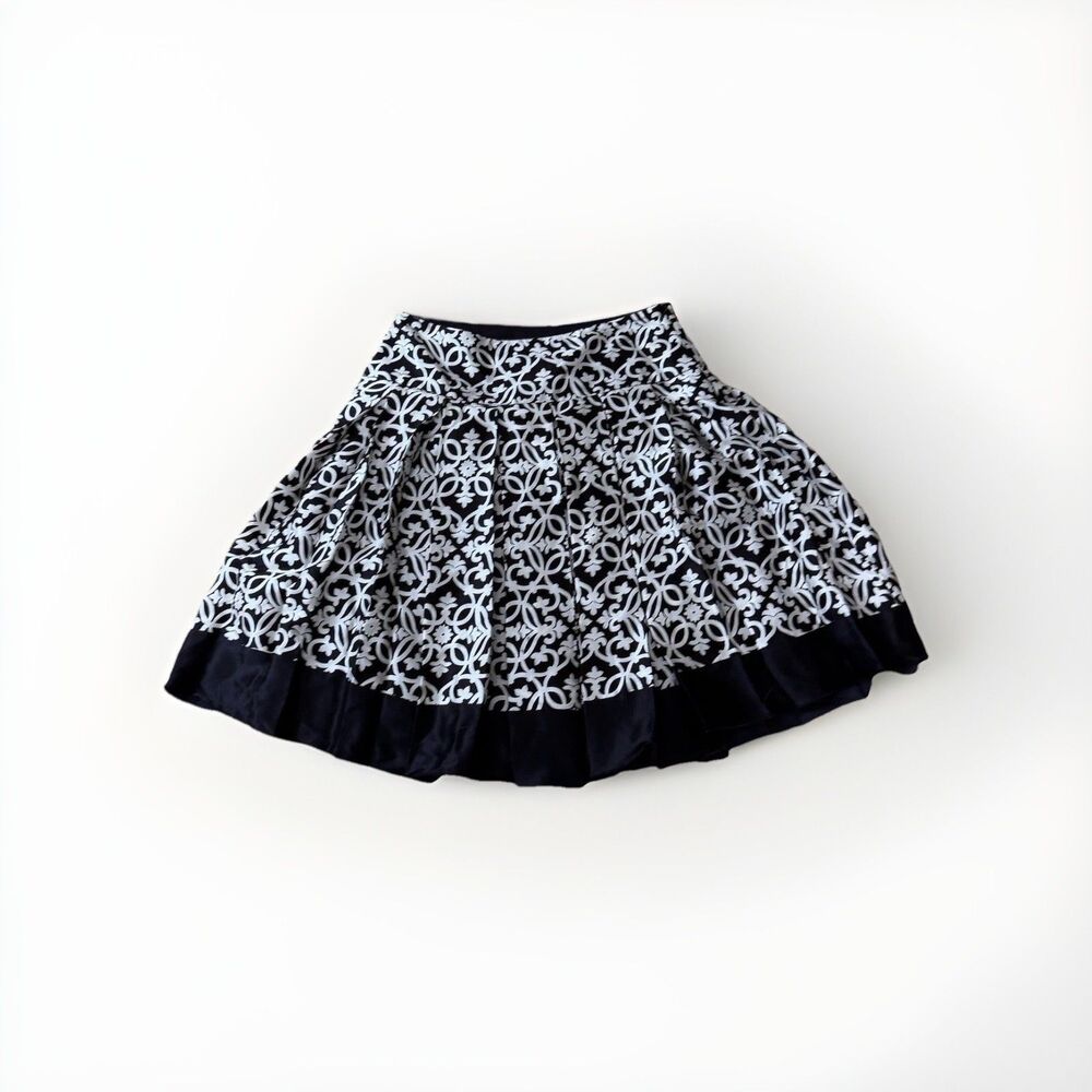 White House Black Market Silk Pleated Skirt Black/White Size 2 – Excellent Women